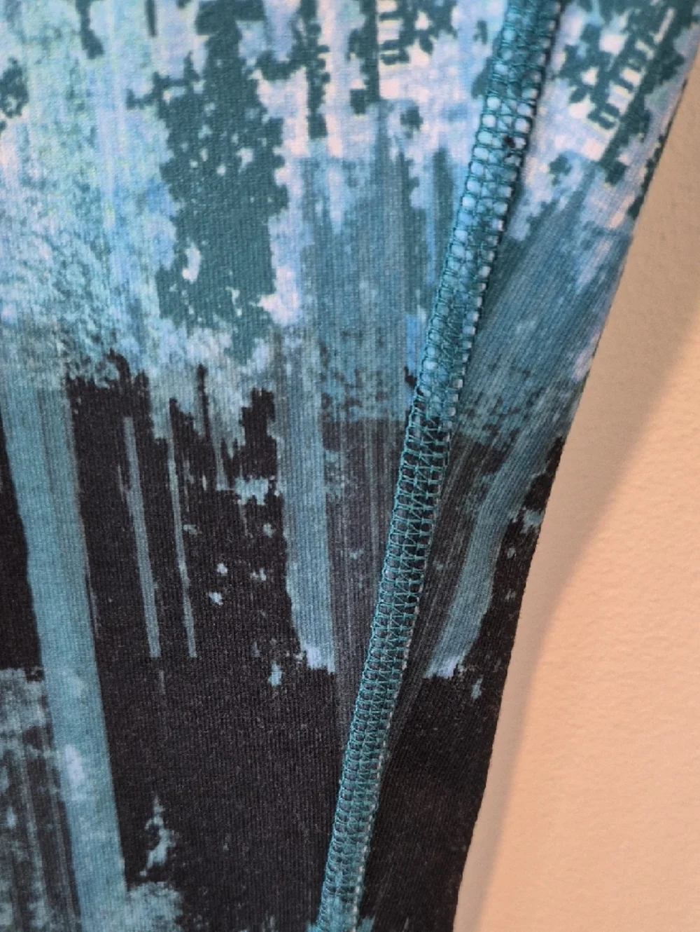 ALO Yoga Blue & Black Abstract Print Leggings